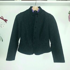 Black taylored blazer jacket.